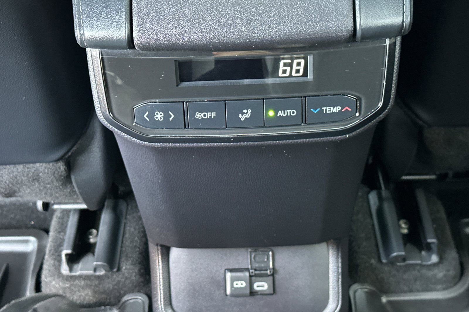 Used 2024 Toyota Highlander XSE FWD image 15