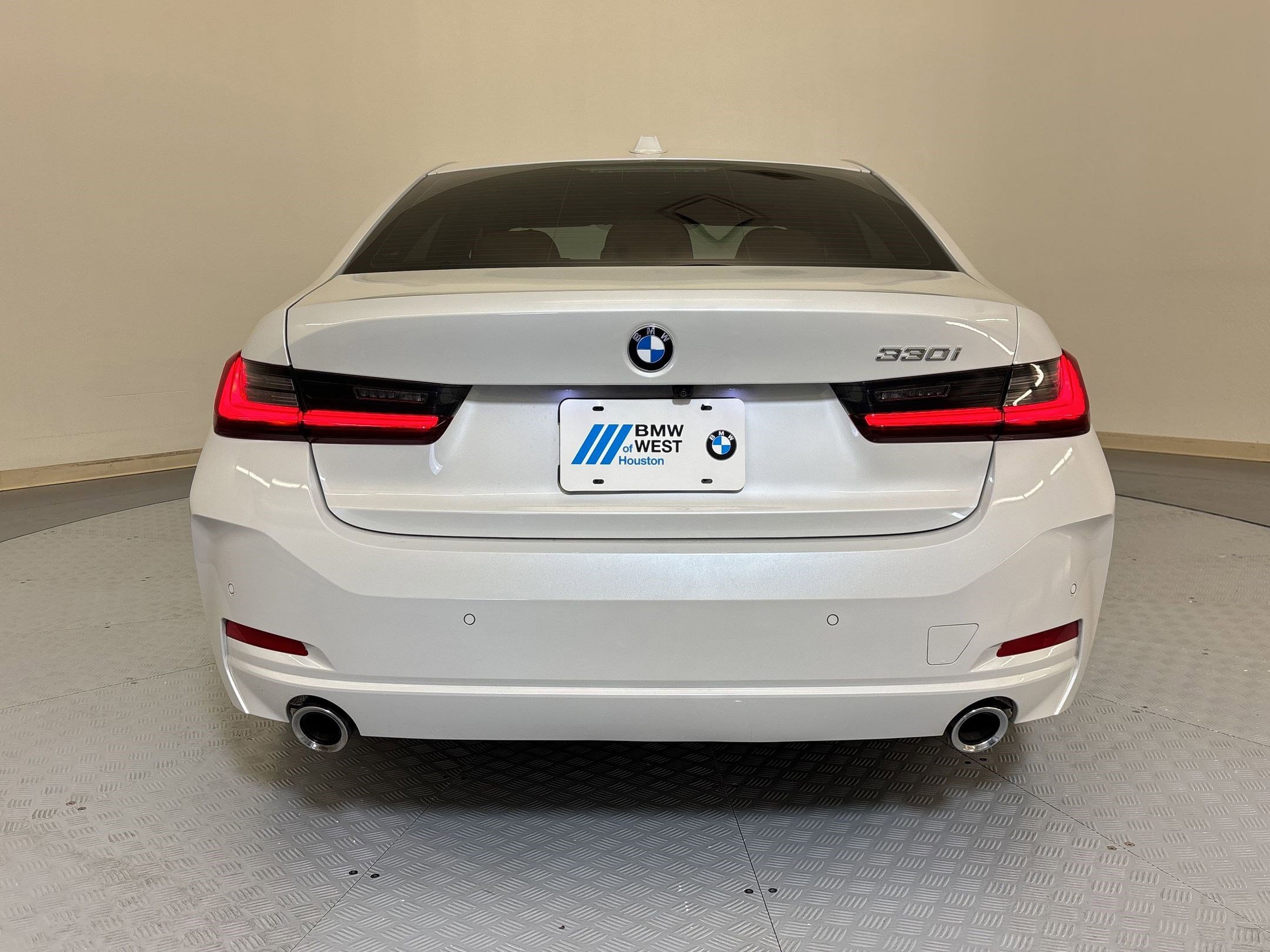 Certified 2024 BMW 330i Sedan w/ Convenience Package image 9