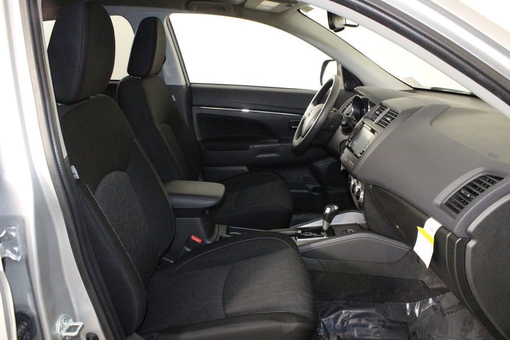 Used 2025 Mitsubishi Outlander Sport ES image 14