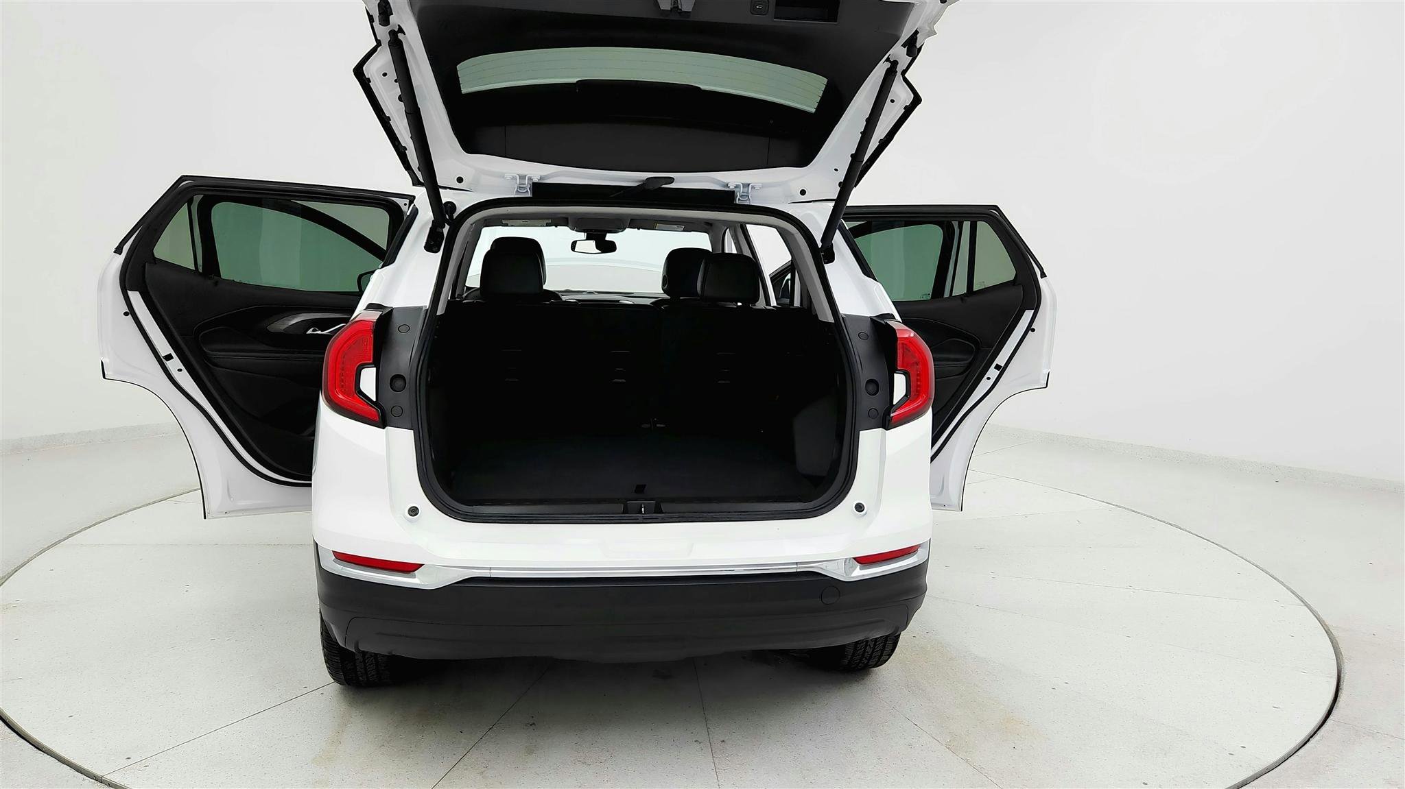 Used 2024 GMC Terrain SLT image 10