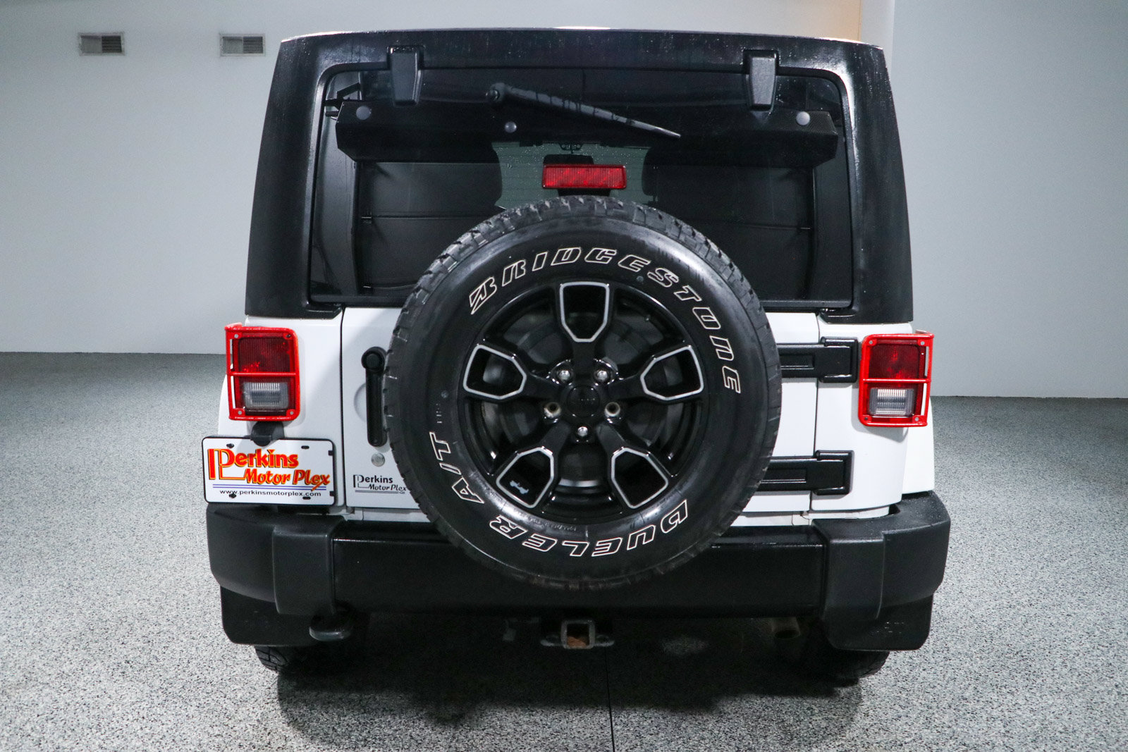 Used 2017 Jeep Wrangler Unlimited Sahara AWD/4WD image 8