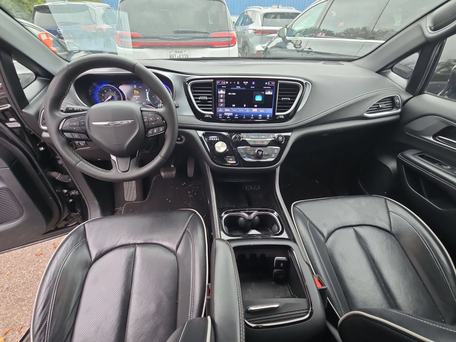 Used 2025 Chrysler Pacifica Limited FWD image 13