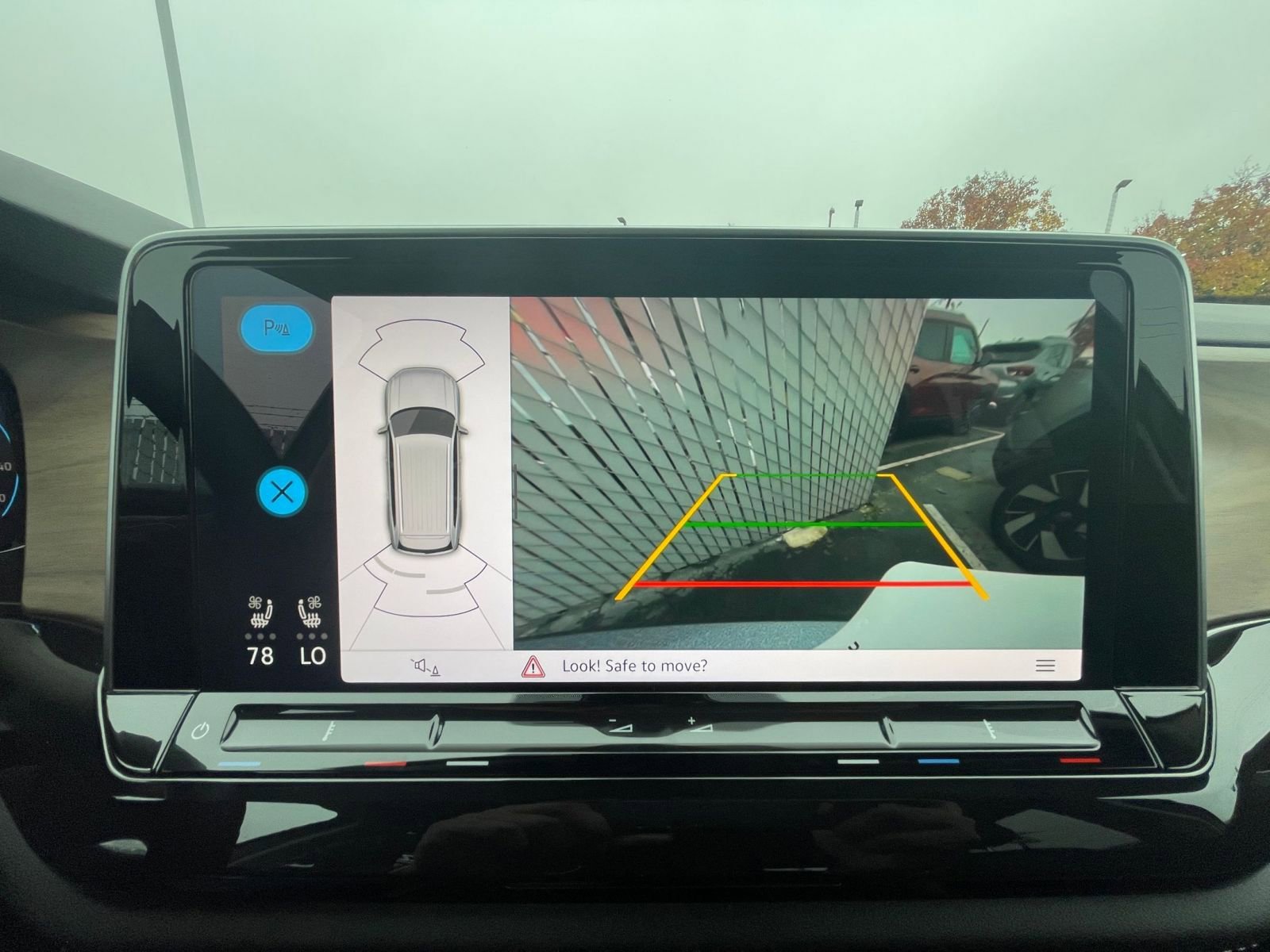 Used 2025 Volkswagen Atlas SE image 17