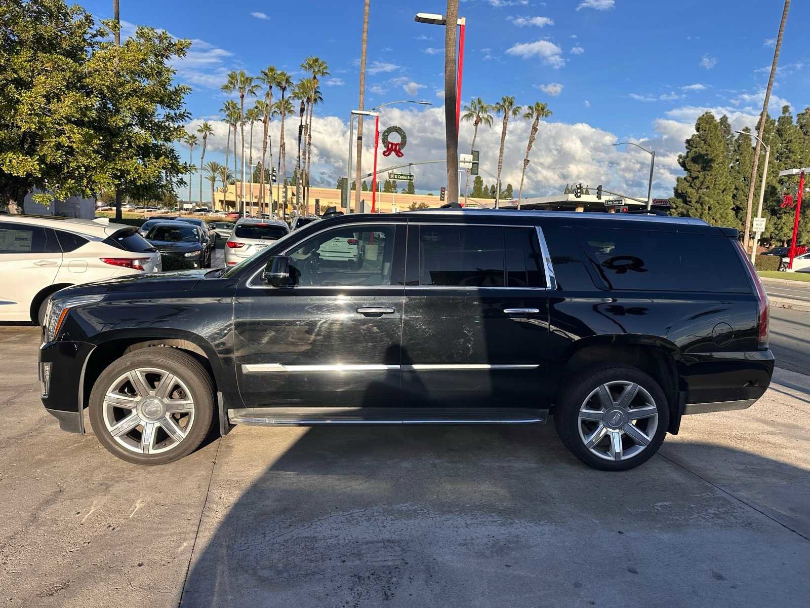 Used 2016 Cadillac Escalade ESV Premium image 2