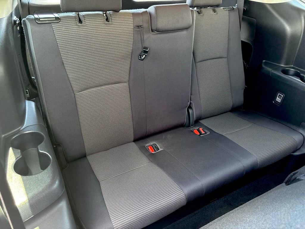 Used 2022 Toyota Highlander LE FWD image 25