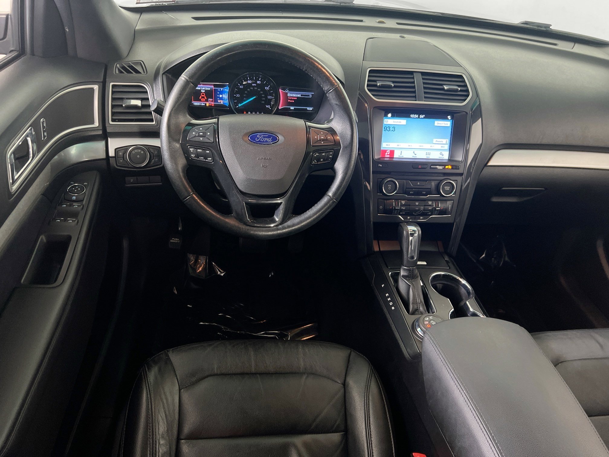 Used 2017 Ford Explorer XLT w/ Equipment Group 202A AWD/4WD image 22
