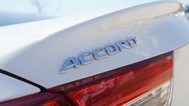 Used 2018 Honda Accord EX image 12