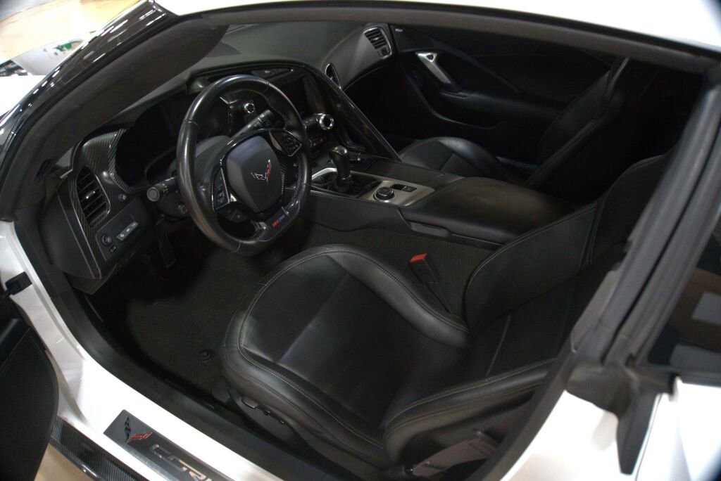 Used 2015 Chevrolet Corvette Z06 w/ 3LZ Preferred Equipment Group image 37