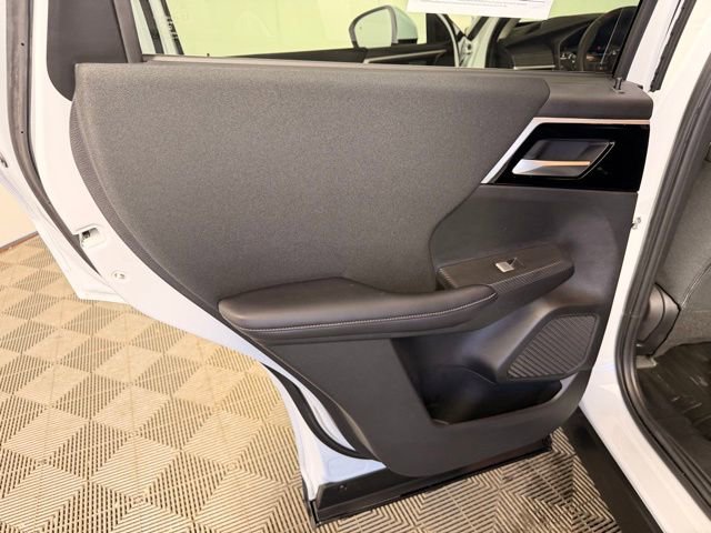 Used 2024 Mitsubishi Outlander ES image 28