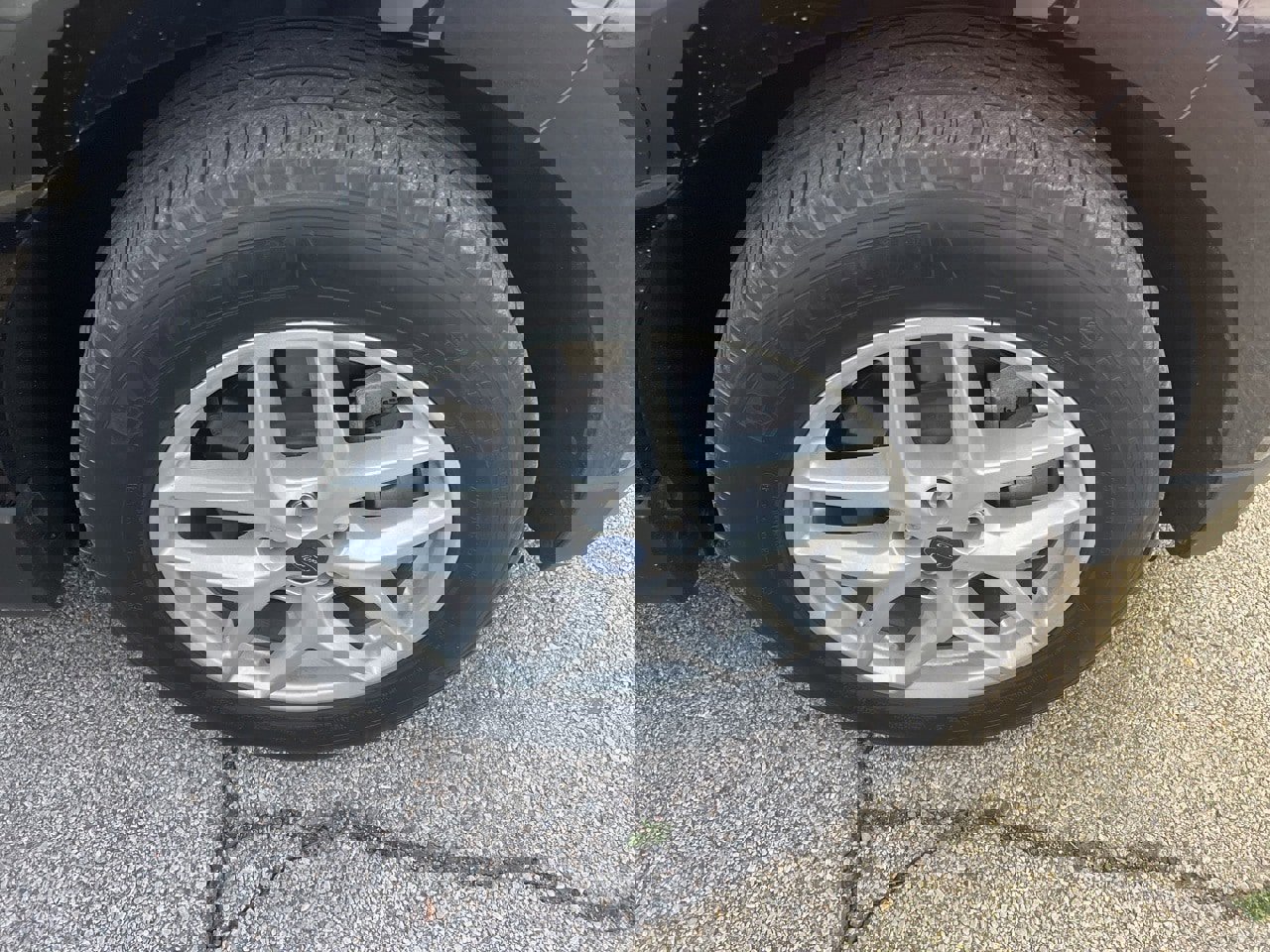 Used 2021 Ford Edge SE image 15