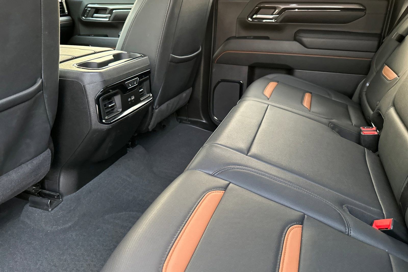 Certified 2024 GMC Sierra 2500 AT4 w/ AT4 Preferred Package image 13