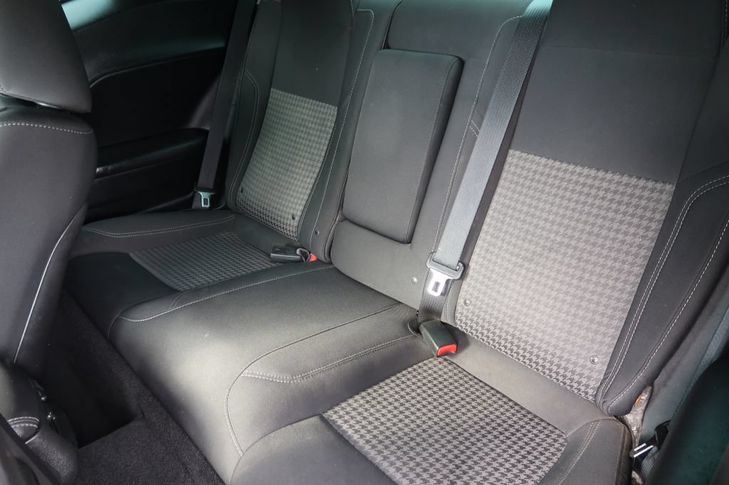 Used 2019 Dodge Challenger SXT RWD image 7
