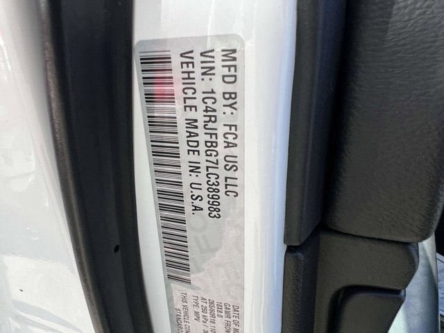 Certified 2020 Jeep Grand Cherokee Limited w/ Luxury Group II AWD/4WD image 18