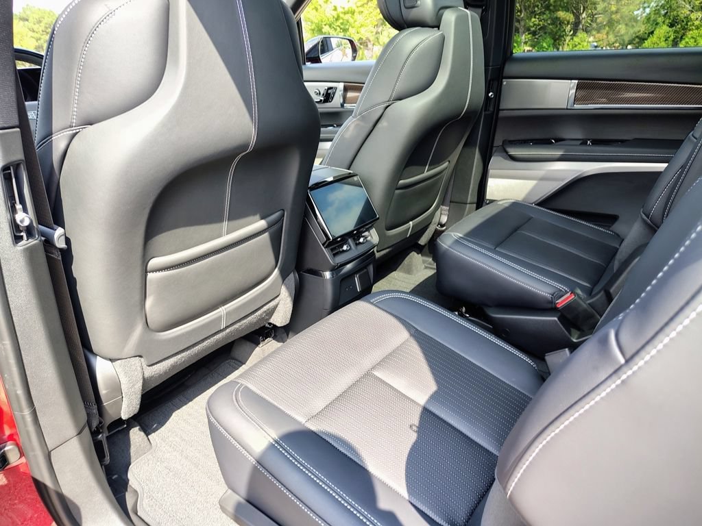 New 2027 Cadillac Vistiq Premium Luxury w/ LPO, Premium Carpet Package AWD/4WD image 35