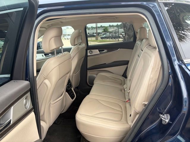 Used 2017 Lincoln MKX Reserve w/ Luxury Package FWD image 19