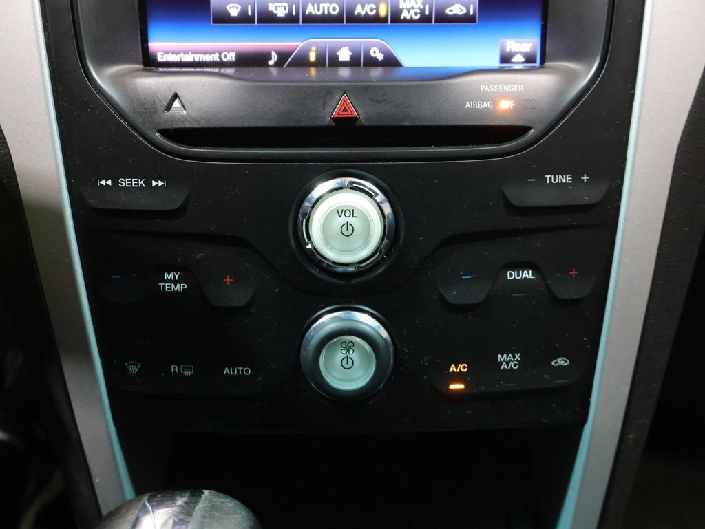 Used 2015 Ford Explorer XLT w/ Equipment Group 202A FWD image 26