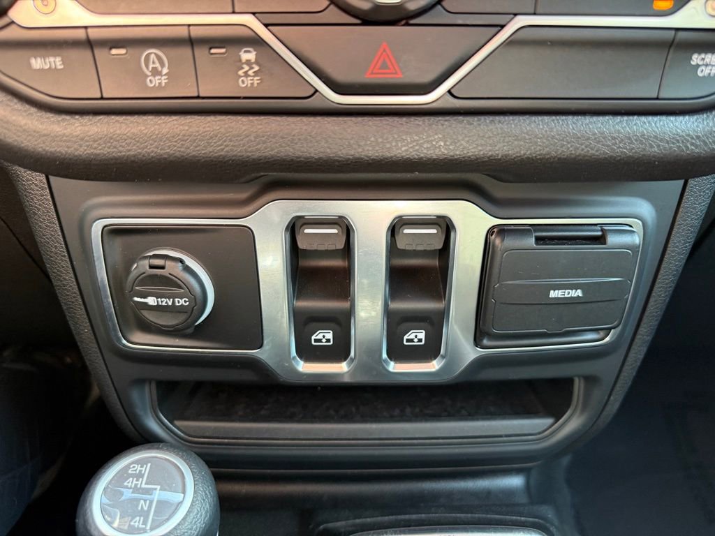 Used 2025 Jeep Wrangler Sport image 24