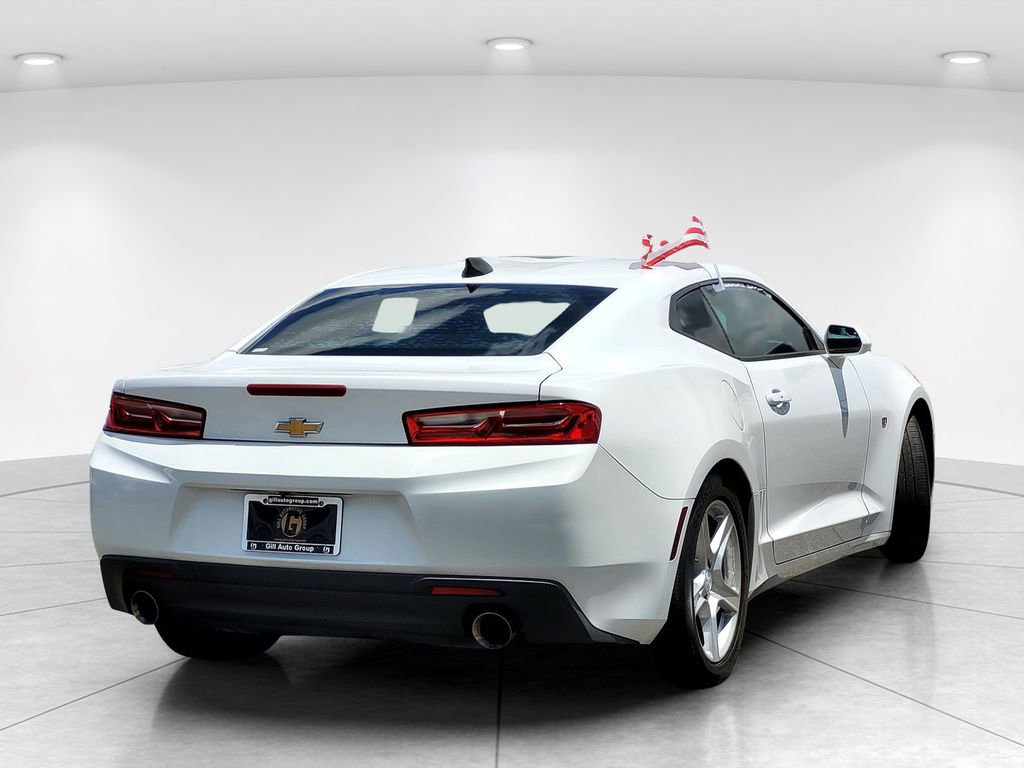 Used 2018 Chevrolet Camaro LT RWD image 4