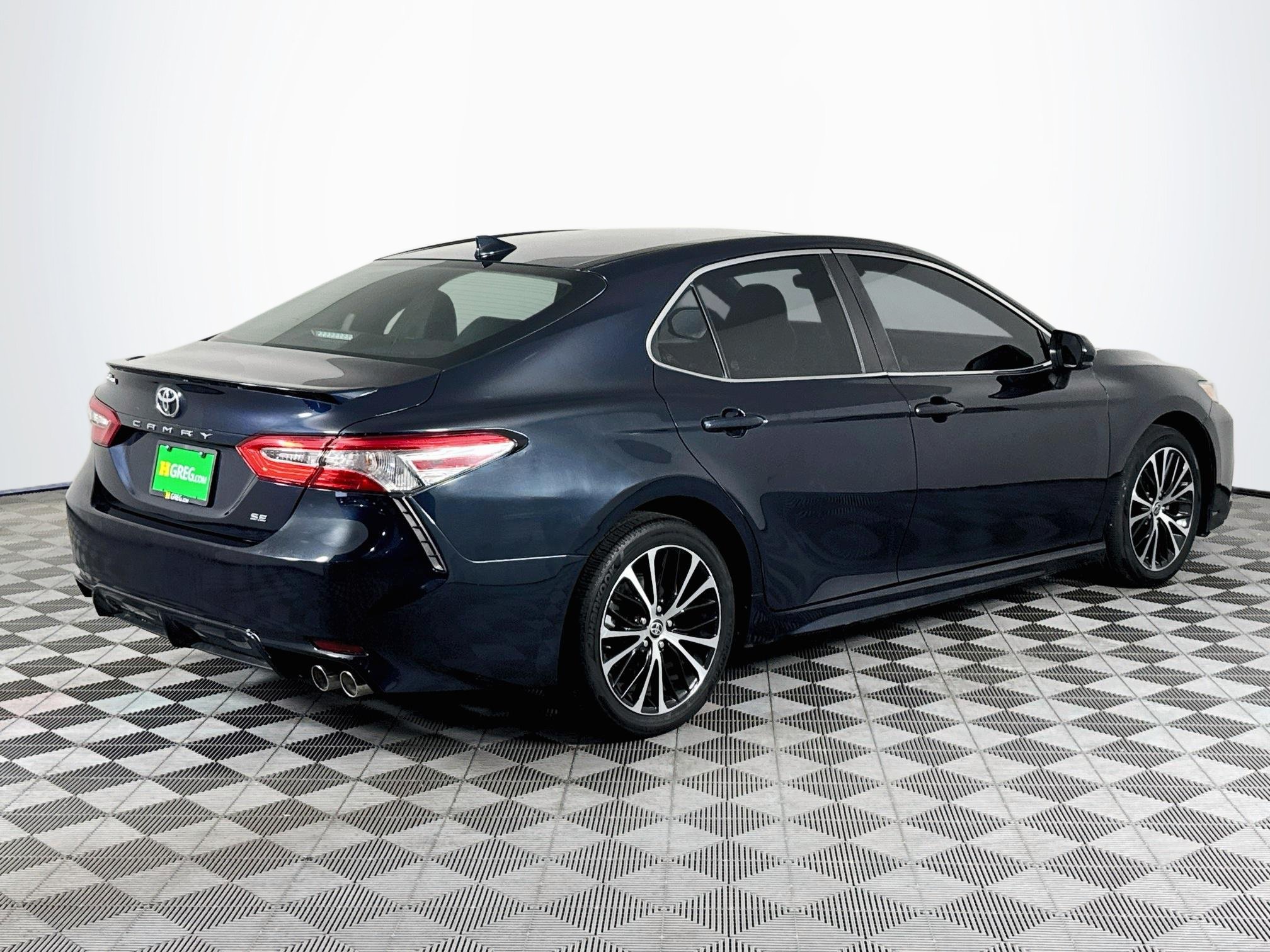 Used 2020 Toyota Camry SE FWD image 8