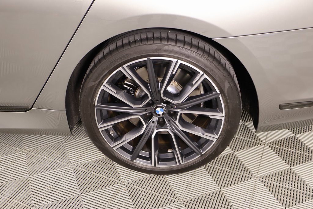 Used 2021 BMW 750i xDrive w/ Executive Package image 21