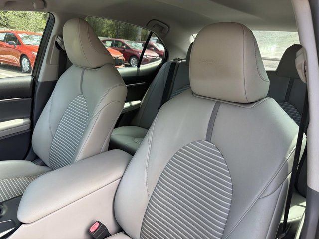 Used 2018 Toyota Camry SE FWD image 11