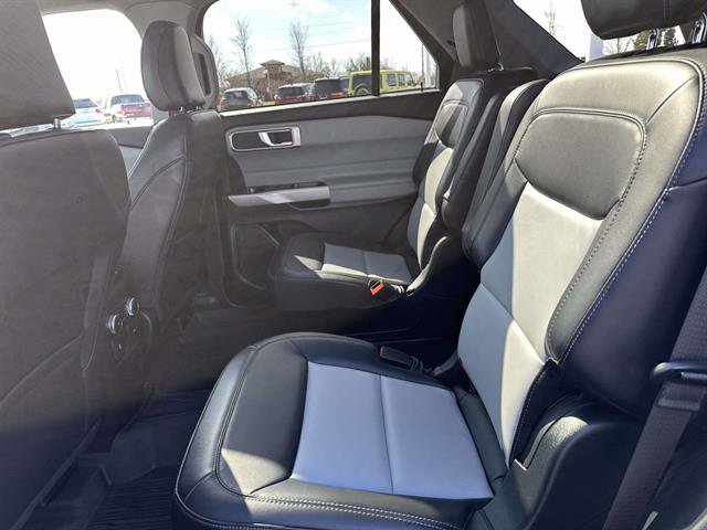 Used 2023 Ford Explorer XLT w/ Equipment Group 202A AWD/4WD image 13