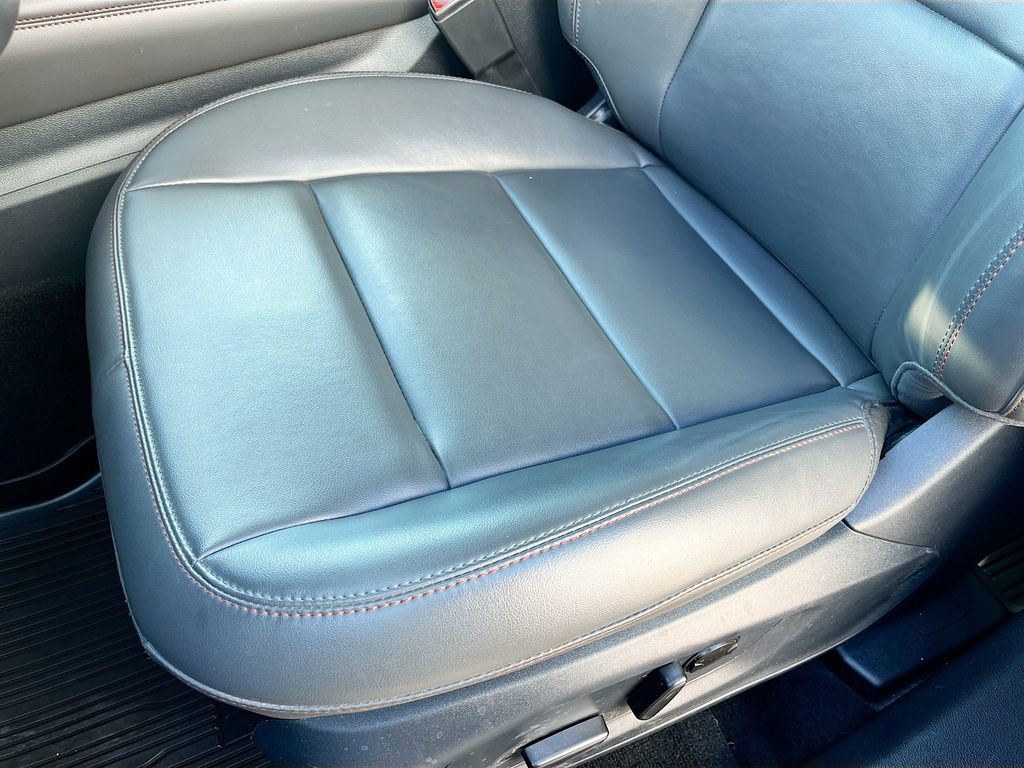 Used 2025 Ford Explorer Active w/ Active Comfort Package image 19