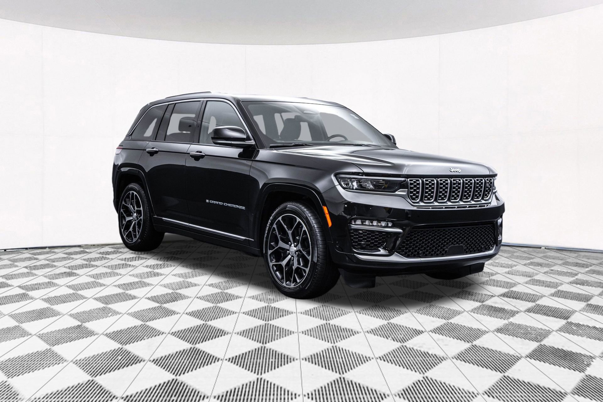 Used 2022 Jeep Grand Cherokee Summit AWD/4WD image 16