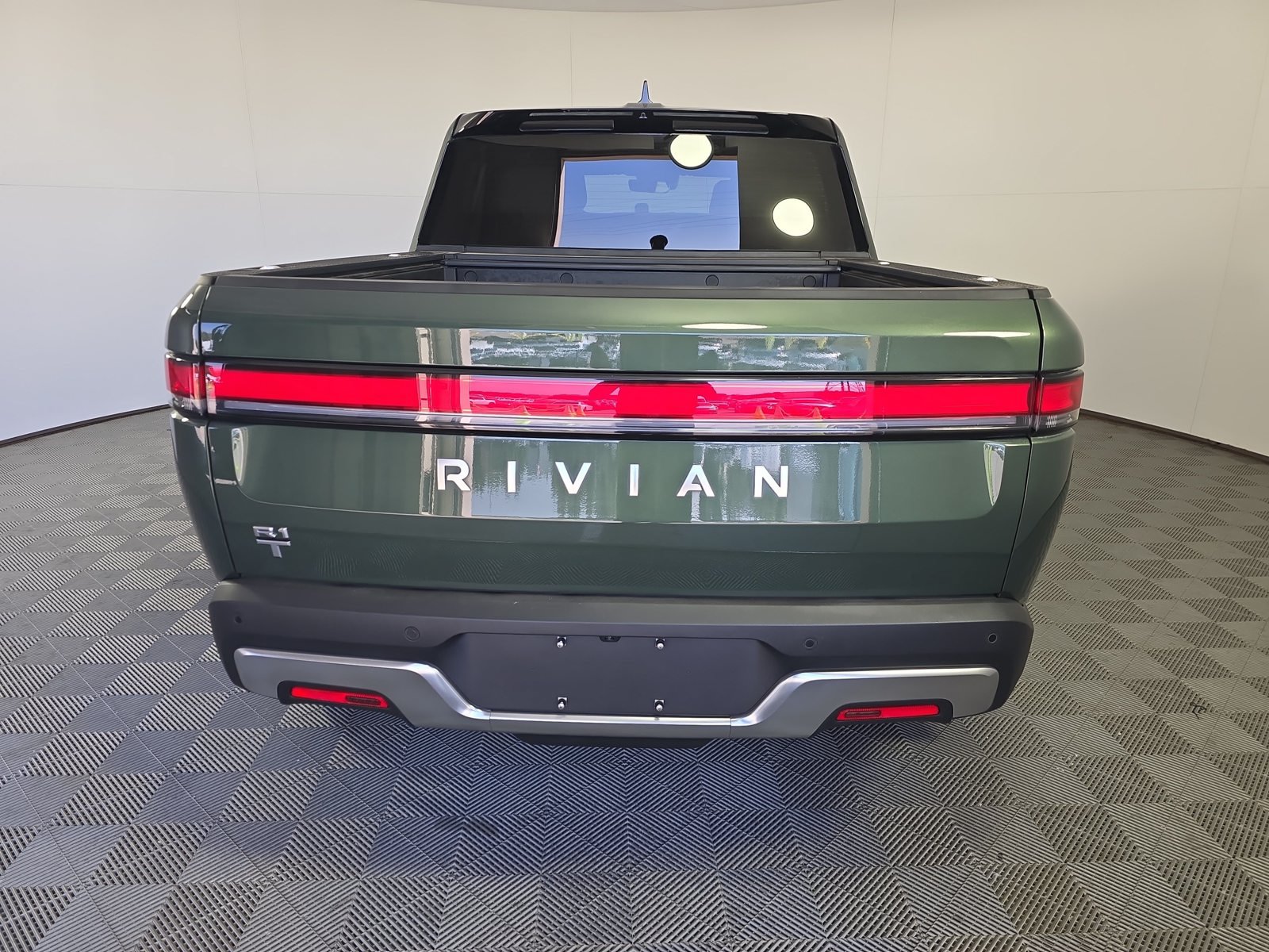 Used 2024 Rivian R1T Adventure Dual AWD/4WD image 4