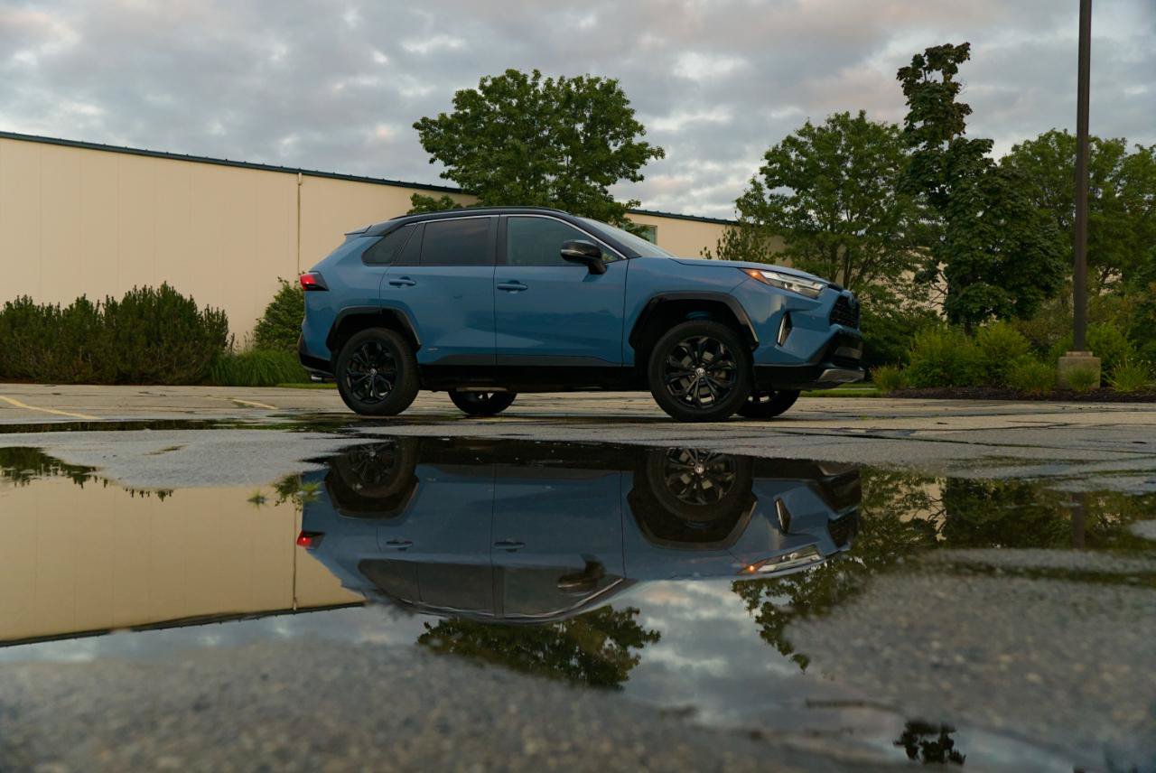Used 2022 Toyota RAV4 XSE AWD/4WD image 34