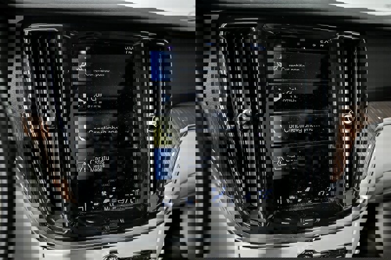 Used 2021 Volvo S60 T6 Momentum w/ Premium Package image 28