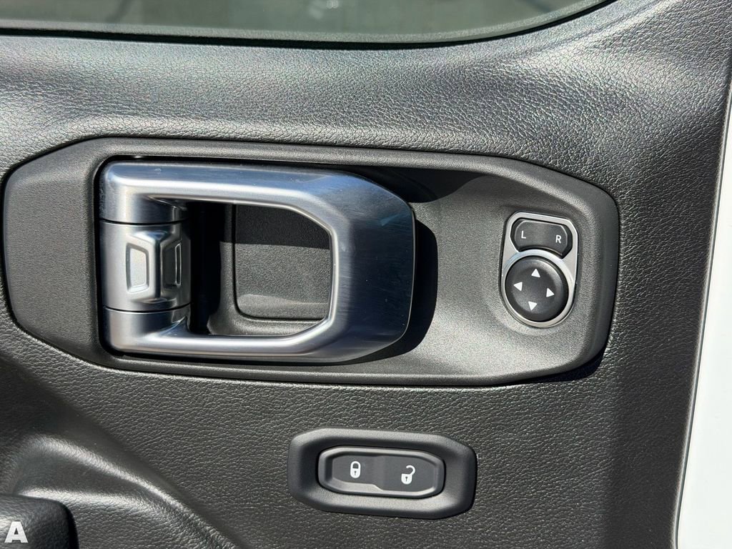 Used 2025 Jeep Wrangler Sport S image 18