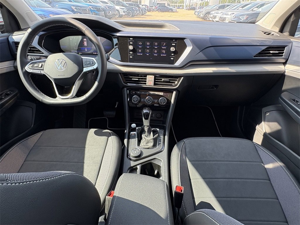 Used 2024 Volkswagen Taos SE image 25