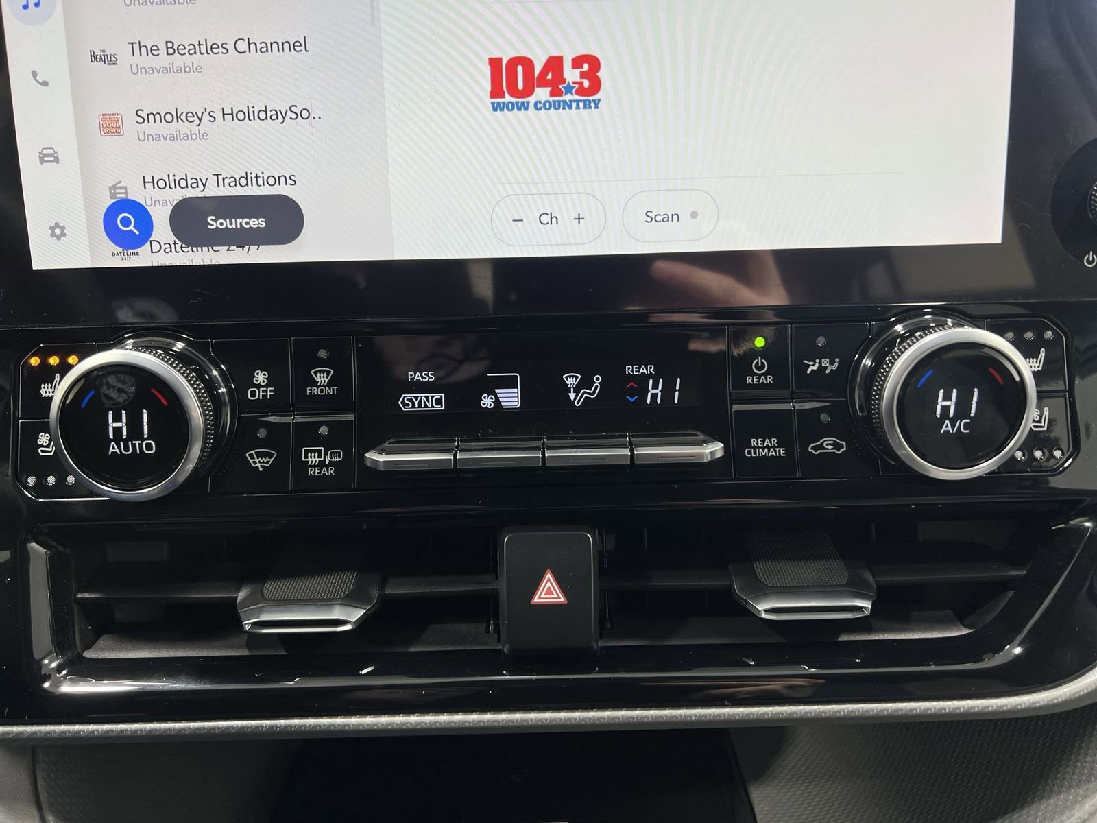 Used 2023 Toyota Highlander Platinum image 18