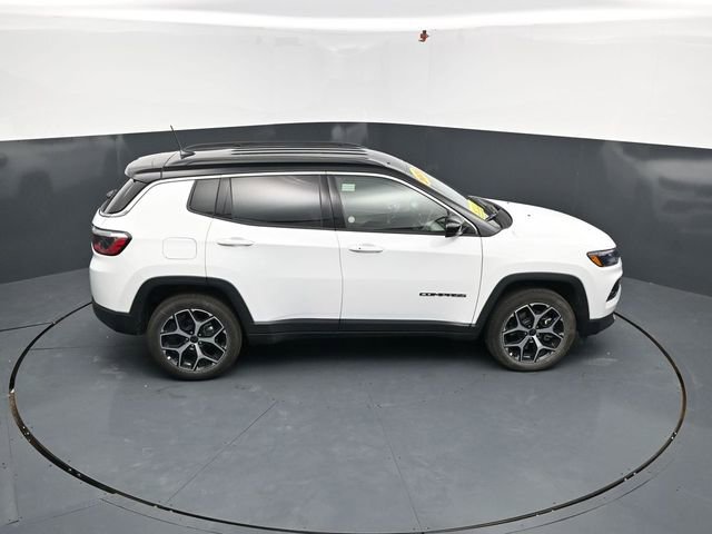 Used 2026 Jeep Compass Limited AWD/4WD image 35