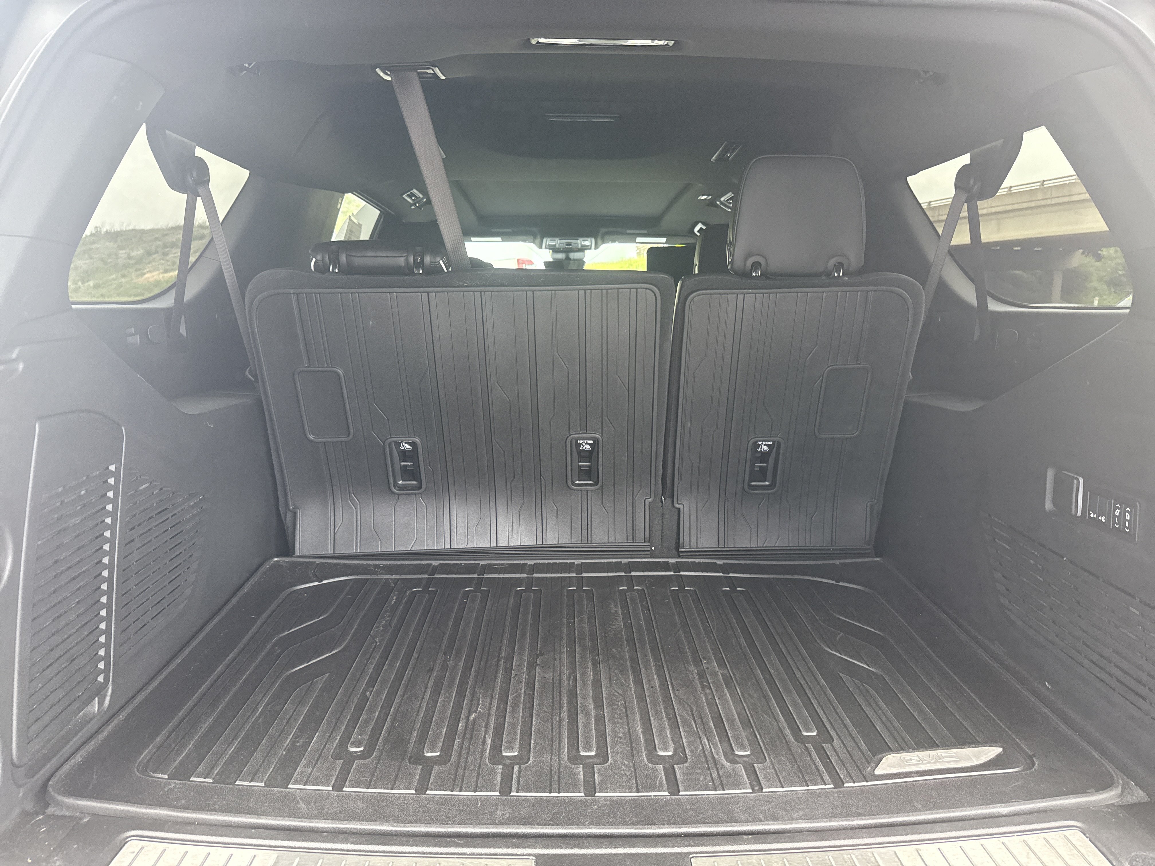 Used 2025 GMC Yukon XL AT4 Ultimate w/ LPO, Floor Liner Package AWD/4WD image 5