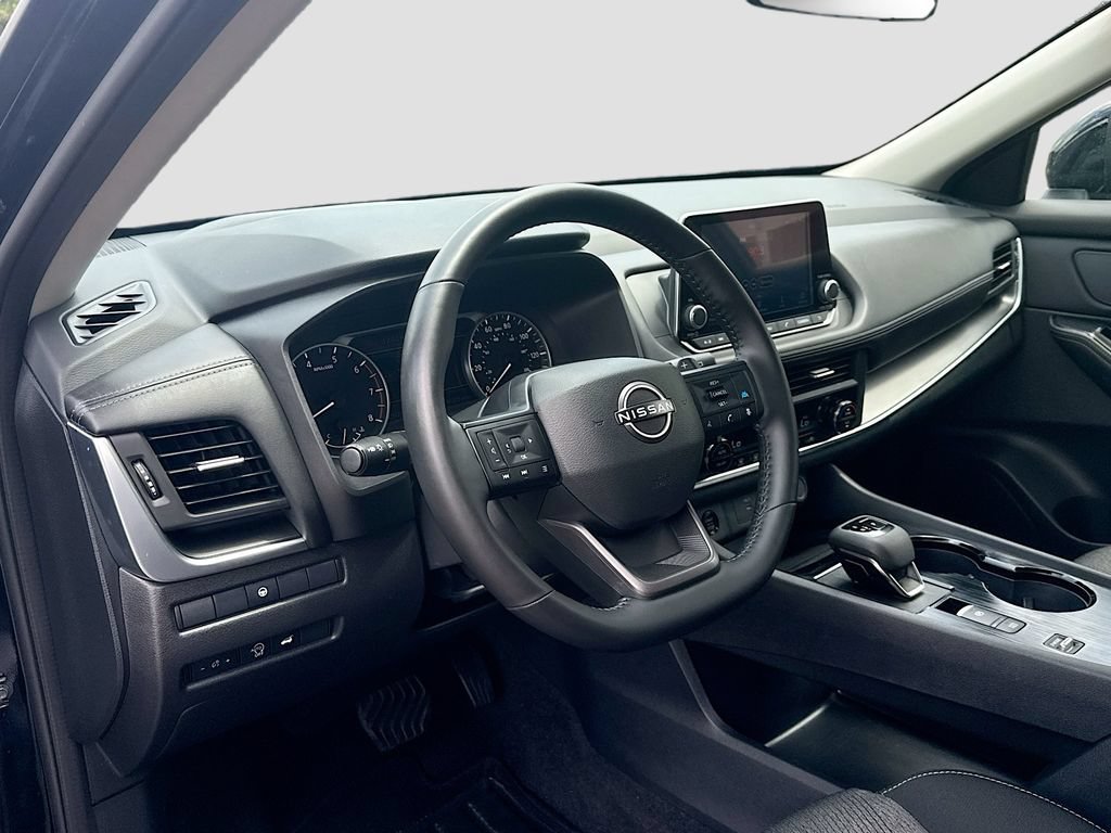 Certified 2025 Nissan Rogue SV FWD image 24