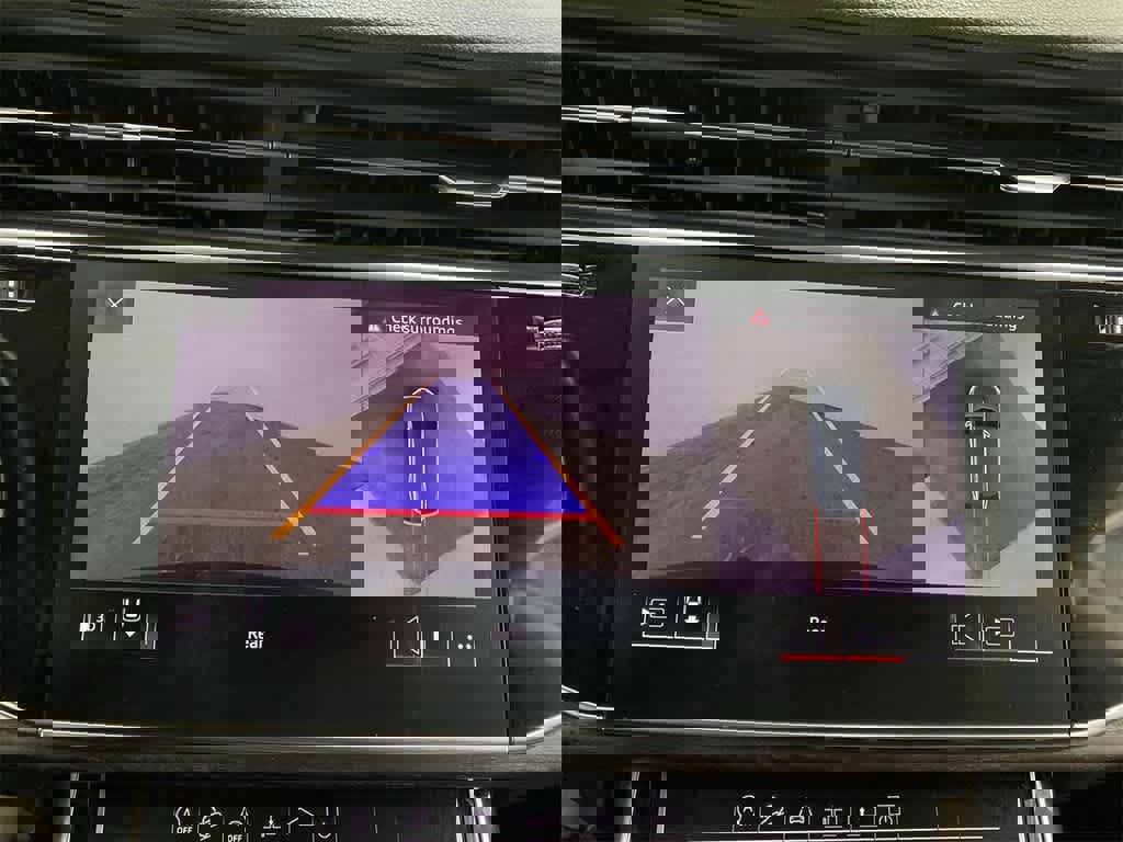 Used 2019 Audi Q8 Premium Plus w/ Premium Plus image 27