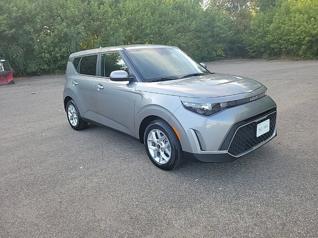 Used 2025 Kia Soul LX w/ LX Technology Package FWD image 8