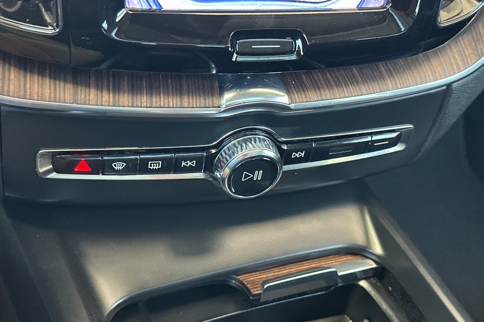 Certified 2023 Volvo XC60 B5 Plus w/ Protection Package Premier FWD image 25