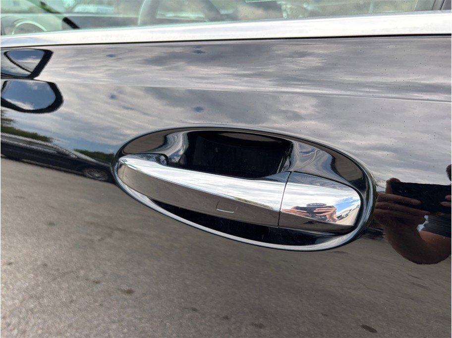 Used 2020 Mercedes-Benz GLB 250 4MATIC w/ Premium Package image 15