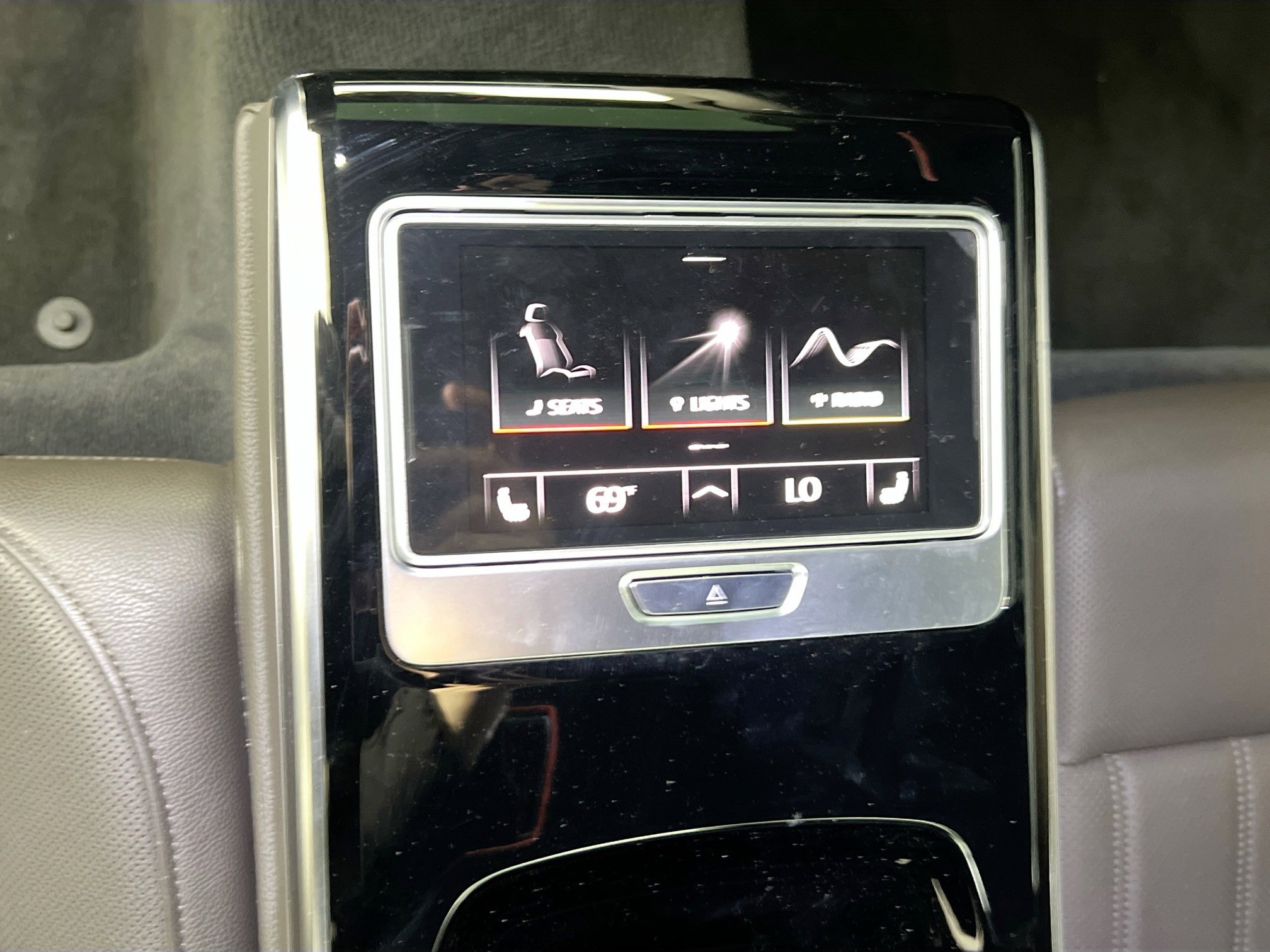 Used 2021 Audi A8 L 3.0T w/ Executive Plus Package image 27