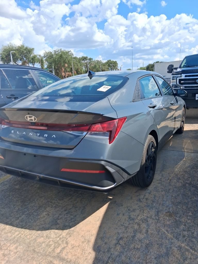 Used 2026 Hyundai Elantra Sport FWD image 3