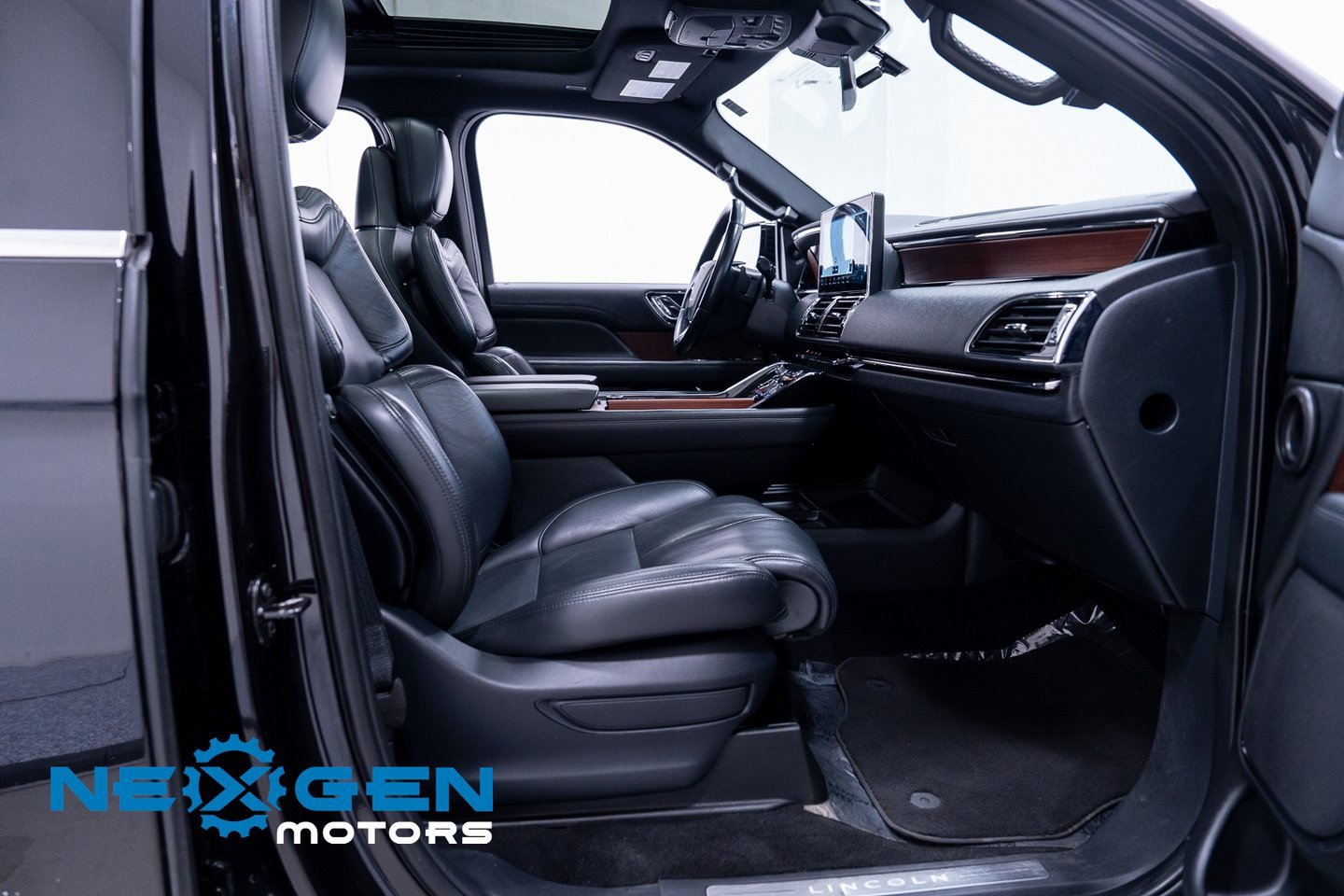 Used 2022 Lincoln Navigator Reserve image 53