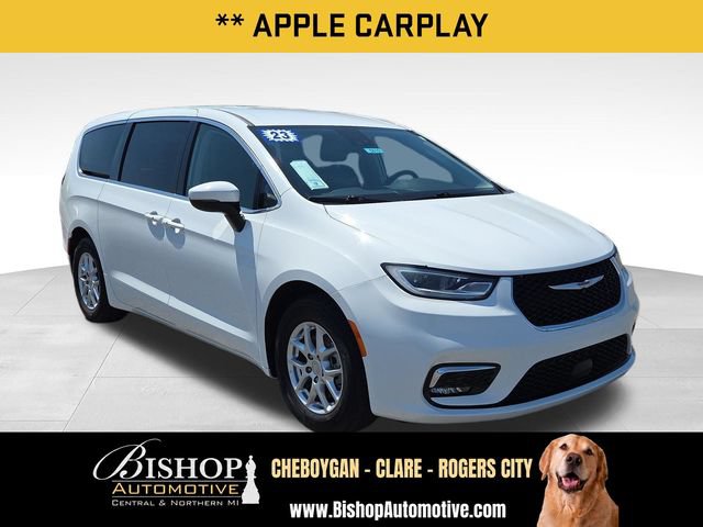 Used 2023 Chrysler Pacifica Touring-L FWD image 9