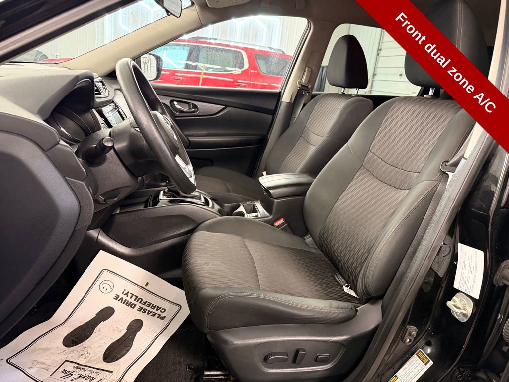 Used 2020 Nissan Rogue SV image 17