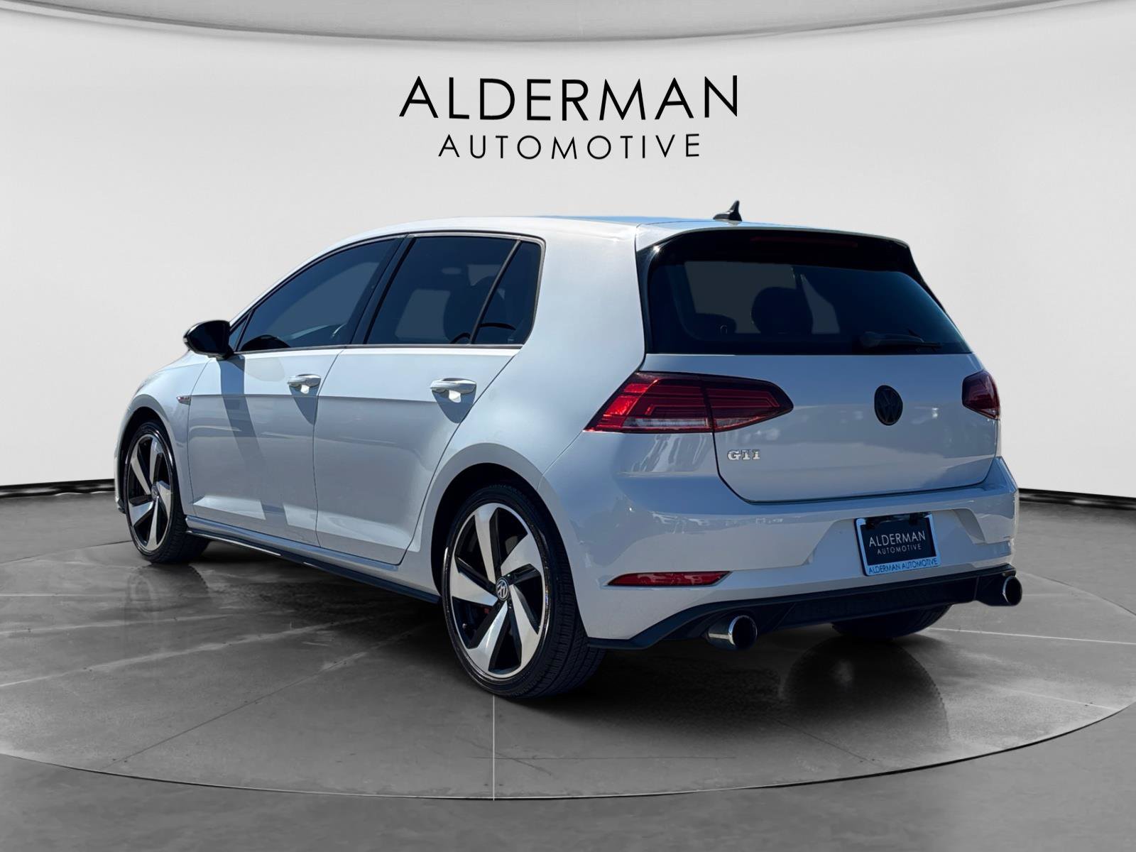 Used 2018 Volkswagen GTI SE w/ SE Leather Package FWD image 3