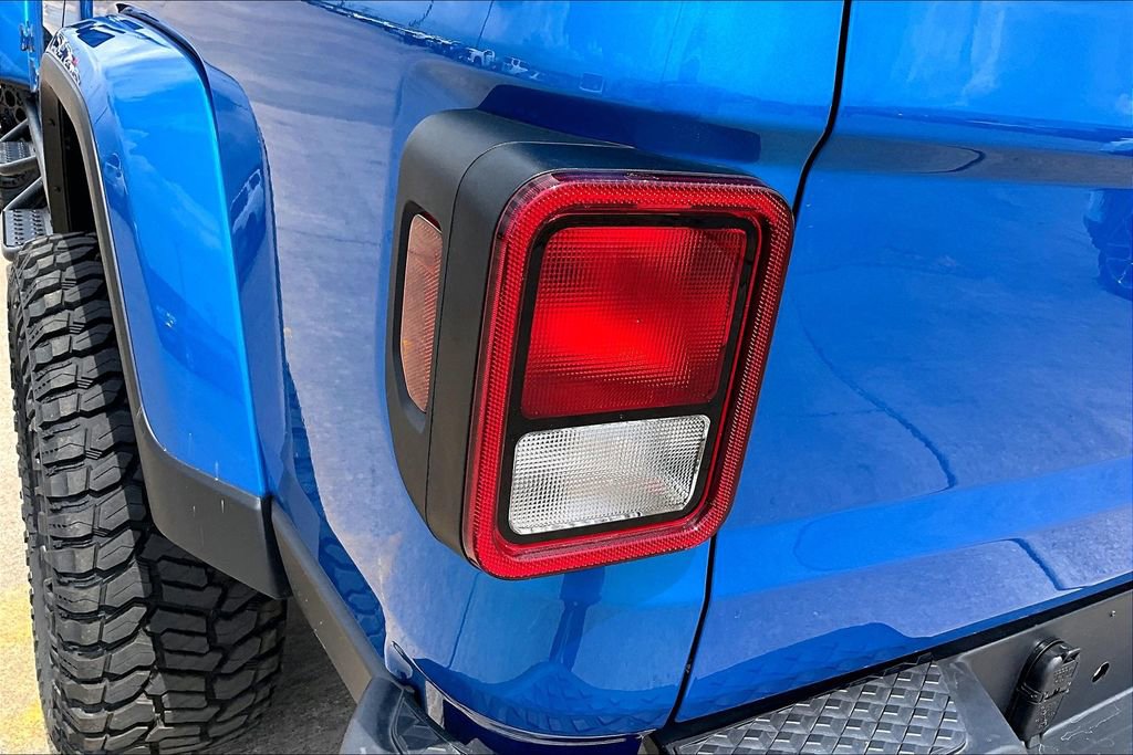 New 2025 Jeep Gladiator High Tide image 14