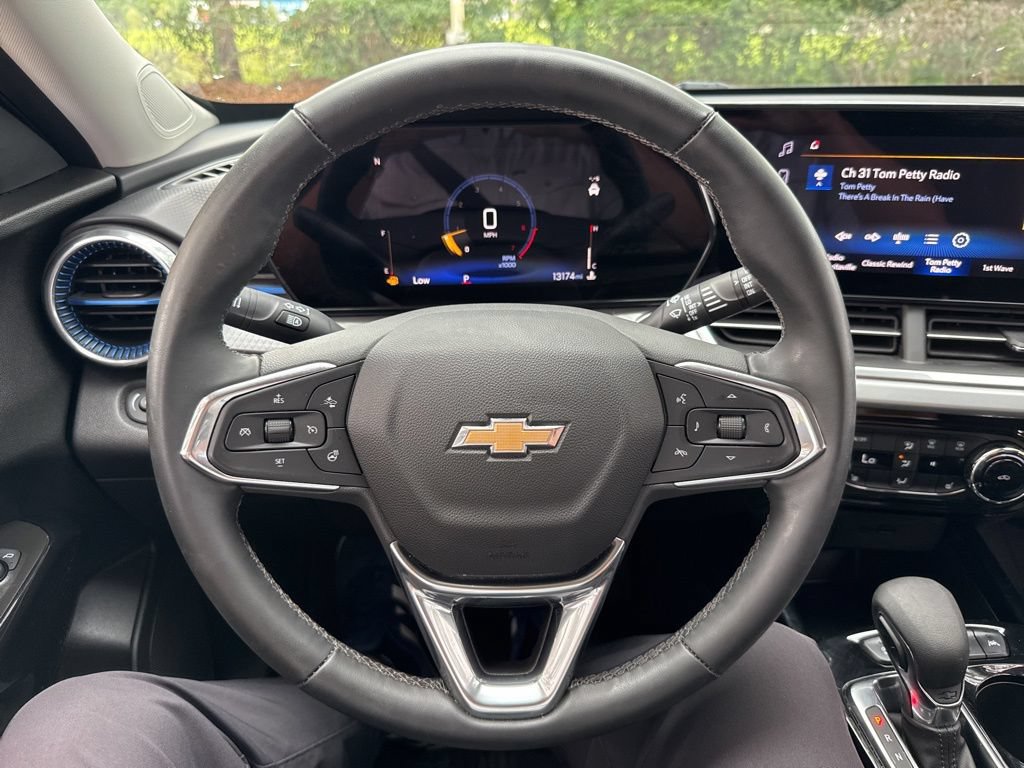 Used 2024 Chevrolet Trax LT w/ LT Convenience Package FWD image 28