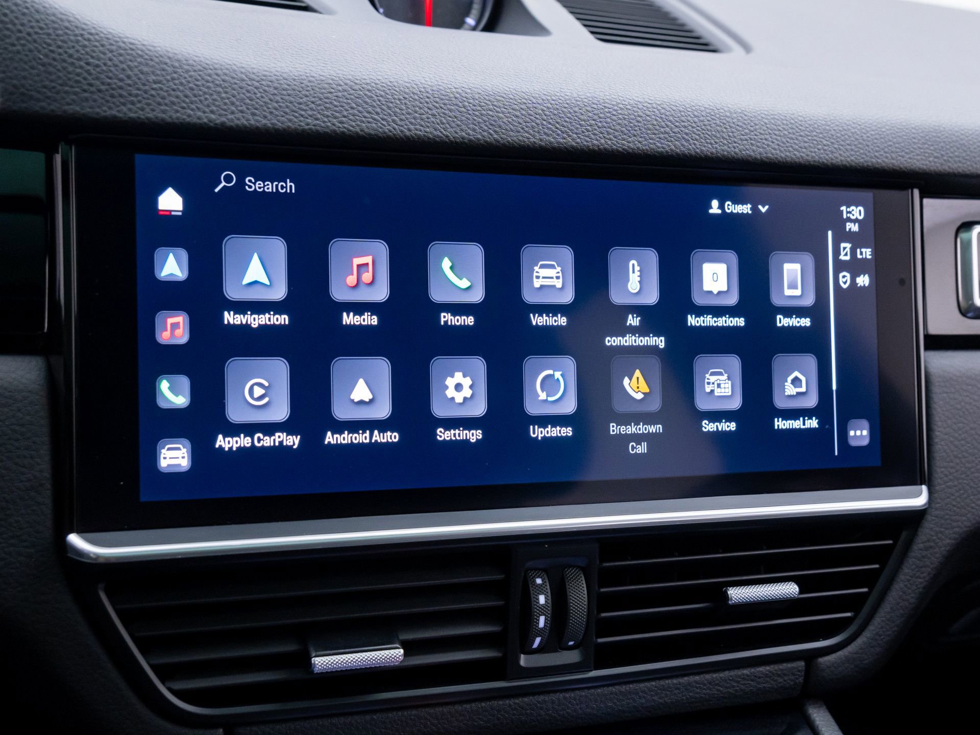 Certified 2023 Porsche Cayenne Platinum Edition image 22